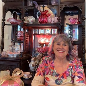 Meet your Posher, Mona